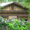 Окнами в сад. Old small house with windows in a garden. Автор: Irina Omsk