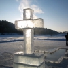 Ледяной крест у Крещенской купели на Сосновке. Январь 2010. Автор: Юрий Милёхин