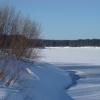Река Луза зимой и рыбак на ней. Автор: drsandro76