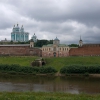 Вид на крепостную стену и Соборную гору от Нижне-Никольской церкви. Фото: Ярослав